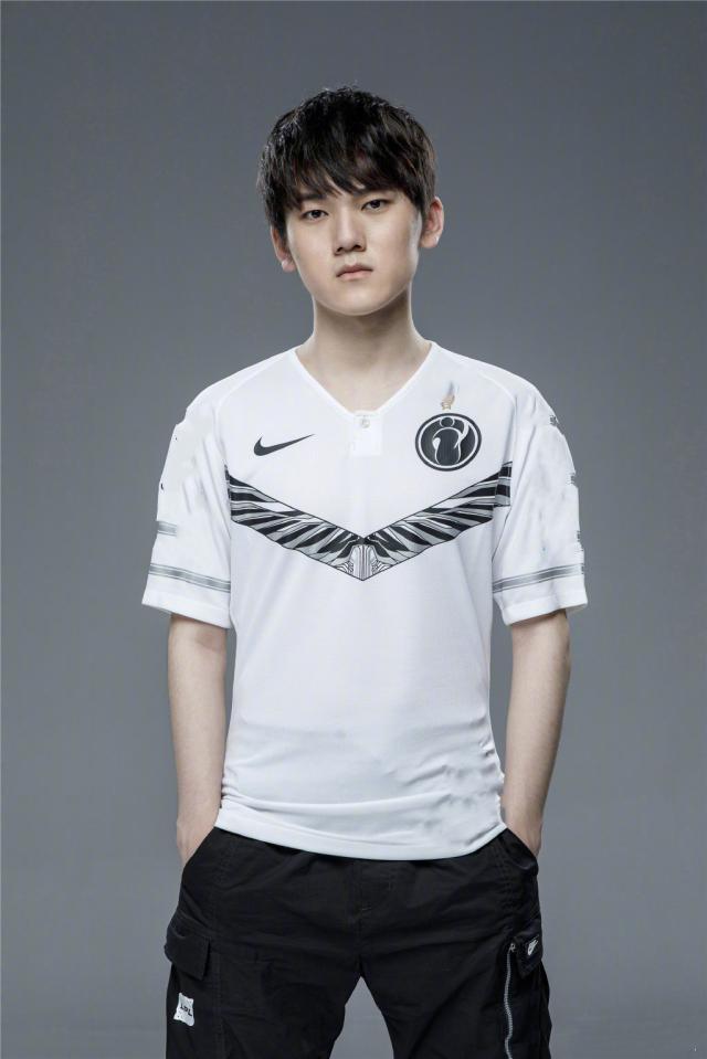 【战报】2025LPL春季赛WE 0-2 EDG，EDG成功锁定联赛前二