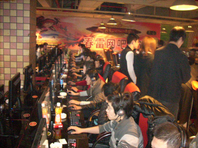 CSGO s1mple给女主播打赏500W被喷舔狗，森破回怼：垃圾人！